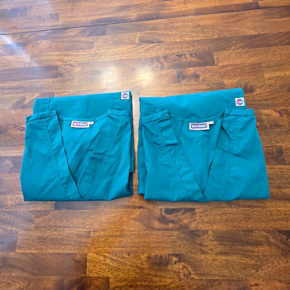 2 SIVVAN Unisex Scrub Top V-Neck Short Sleeve Hunter Green Solid M Cotton 076
